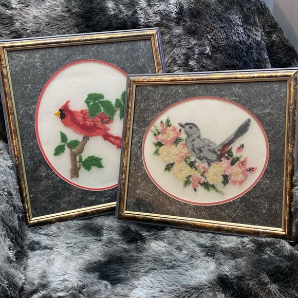 2 Vintage bird needlepoint framed art - Picture 12 of 16